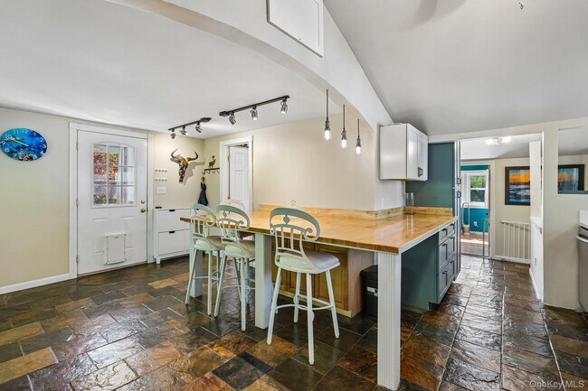 Building Photo - 59 Deer Trail S