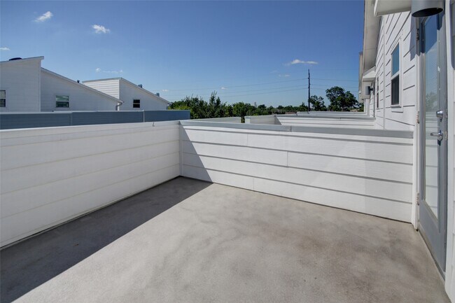 Building Photo - 1909 Maury St