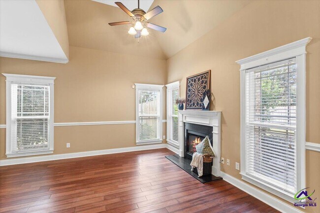 Building Photo - 300 Cheshire Dr