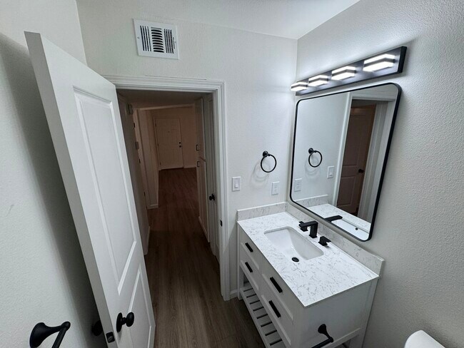 Building Photo - 2126 N Glenn Ave