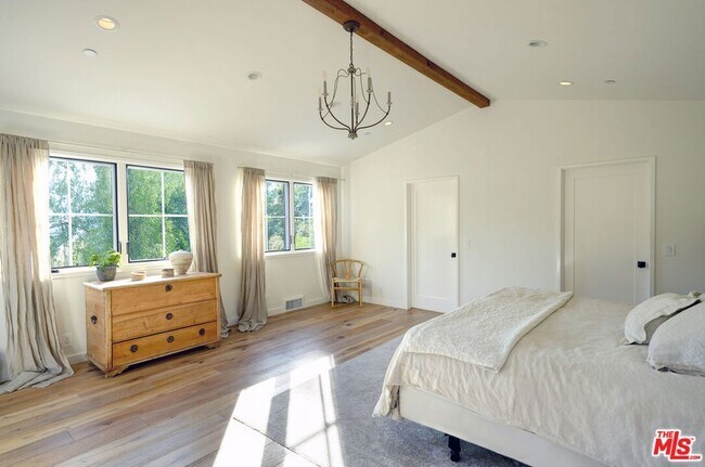 Building Photo - 2310 Laguna Cir Dr