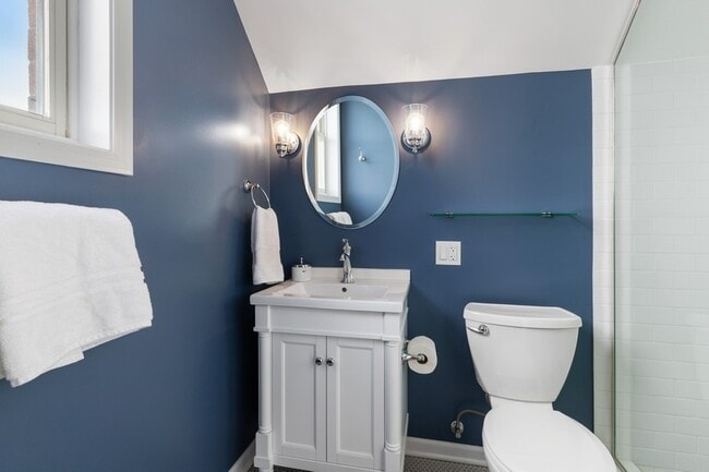 Building Photo - 2740 Valor Dr