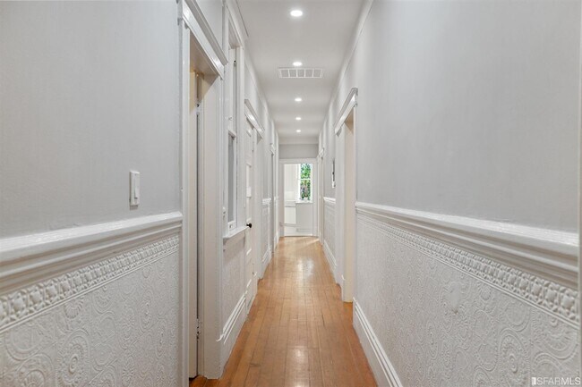 Building Photo - 958 Hayes St