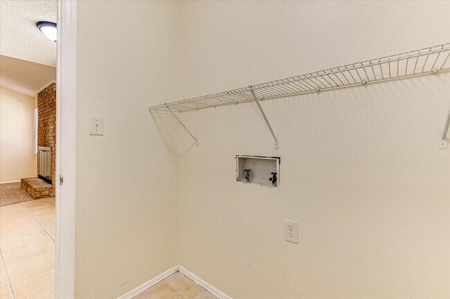 Building Photo - 4532 Hillside Dr