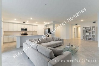 Building Photo - 5628 Summit Point Cir