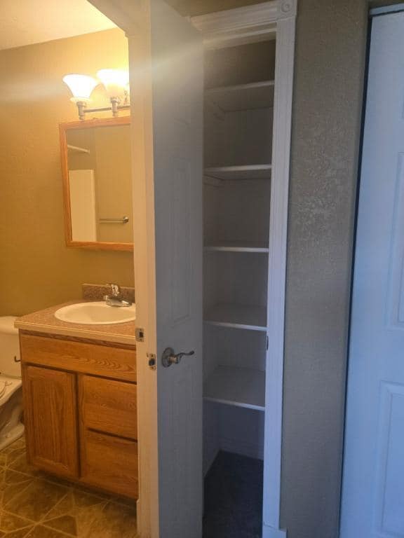 Building Photo - 2316 Lake Helena Dr