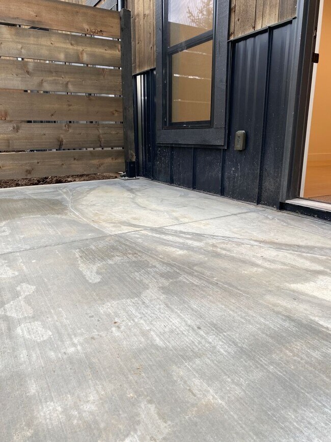 Building Photo - Townhome Driggs! 3 bedroom / 2.5 bath with...