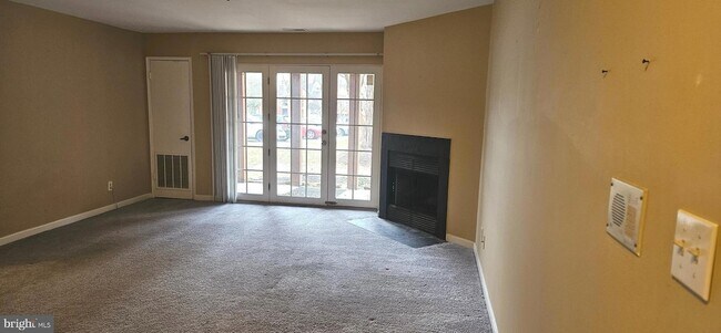 Building Photo - 4906 Columbia Rd