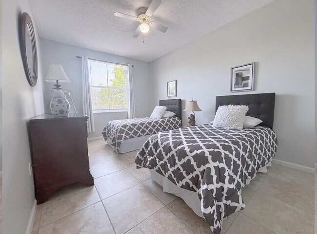 Building Photo - 2080 Greenview Shores Blvd