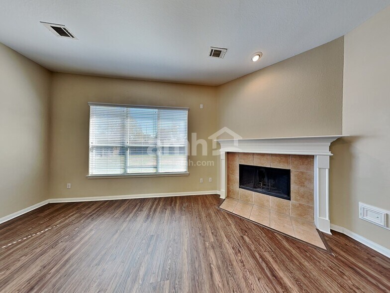 Building Photo - 2526 Deer Forest Dr