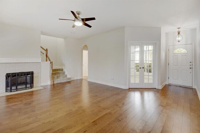 Building Photo - 1821 Village Oak Ct