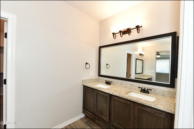 Building Photo - 2712 Sammy Cervantes St