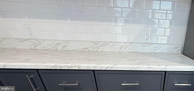 Building Photo - 4937 Walnut St