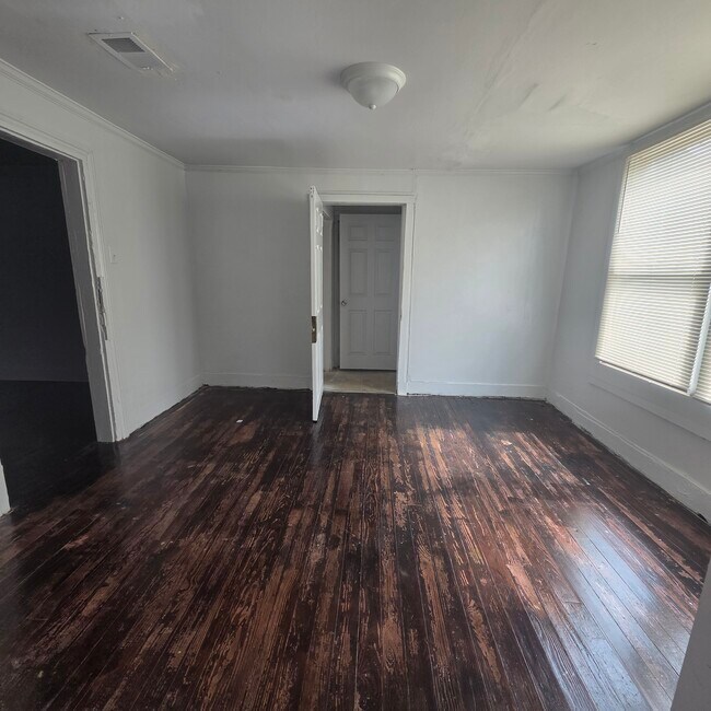 Building Photo - 1727 Hicks St