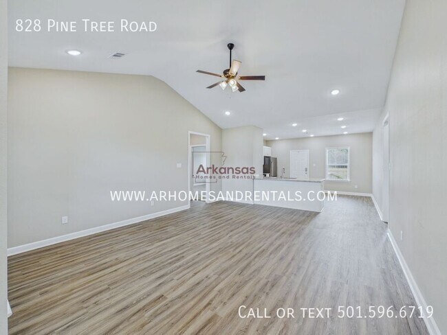 Building Photo - 828 Pine Tree Rd