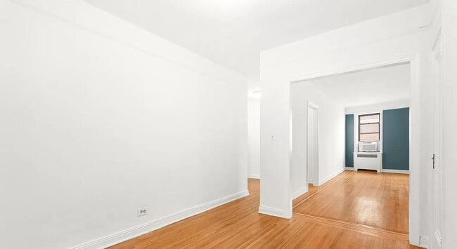 Building Photo - 30-83 Crescent St