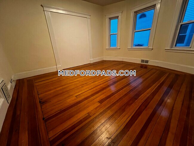 Building Photo - 128 Princeton St