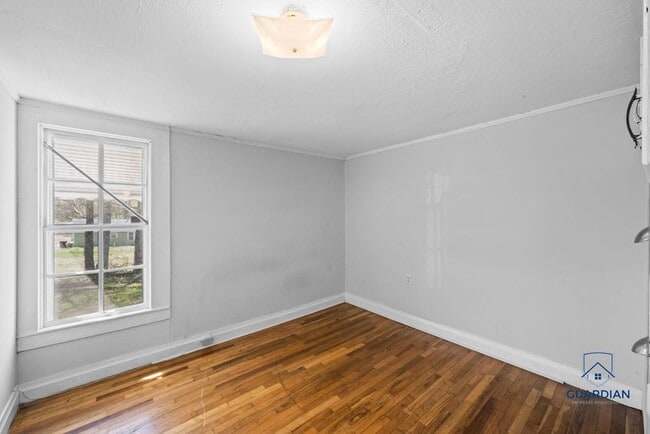 Building Photo - 3 bedrooms, 1.5 bath on large lot in North...
