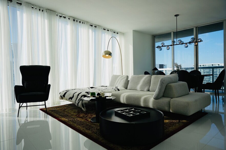 Building Photo - 631 Brickell Ave