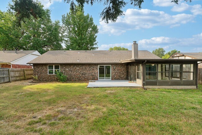 Building Photo - 2904 E Fort Worth St