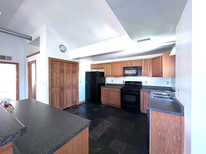 Building Photo - 1400 College Ave