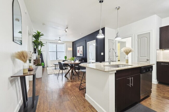 Building Photo - 5445 Town and Country Blvd