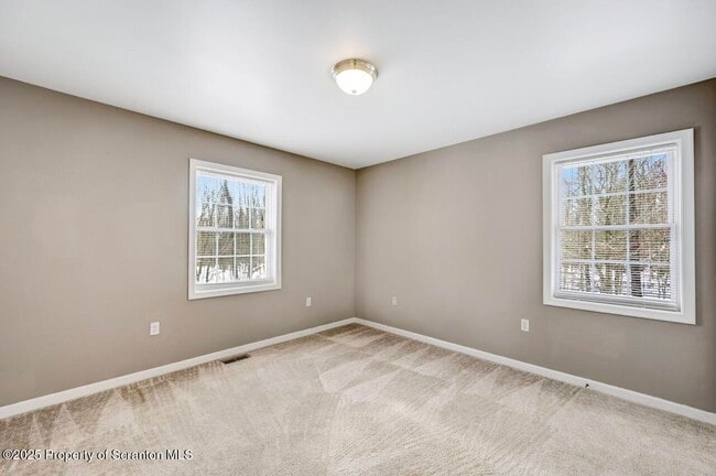 Building Photo - 28 Robin Ln