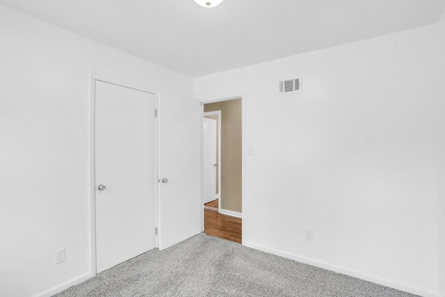 Building Photo - 2222 Bacon Park Dr