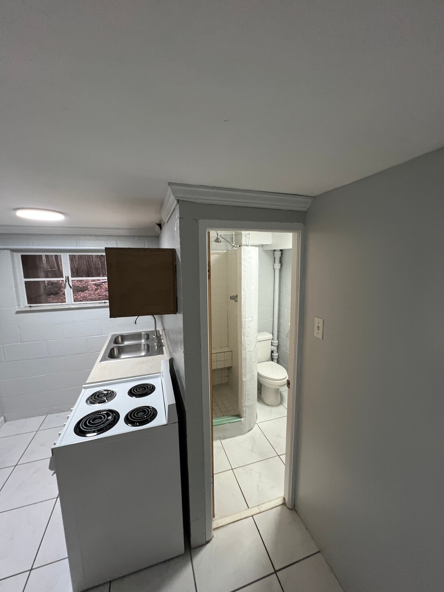 Building Photo - 615 Hillcrest St