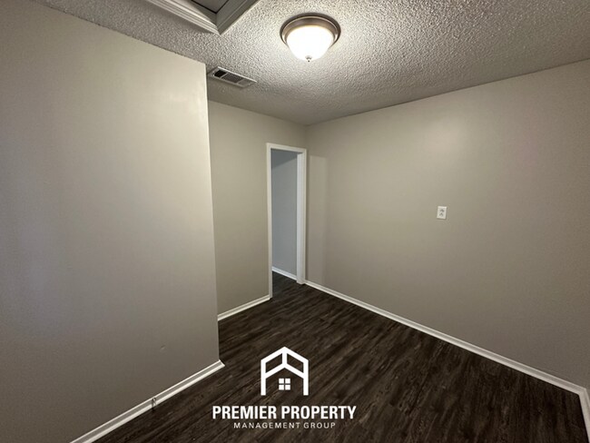 Building Photo - Newly Renovated 3BR/2BA in 38141 | Vaulted Ceilings, Fireplace & Fenced Yard