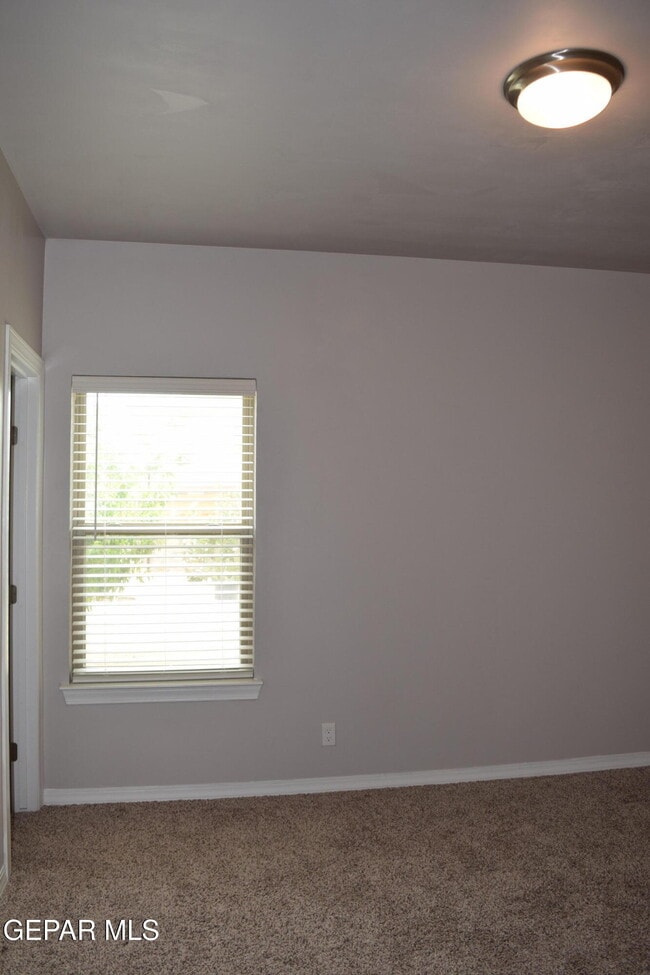 Building Photo - 355 Sol Ct