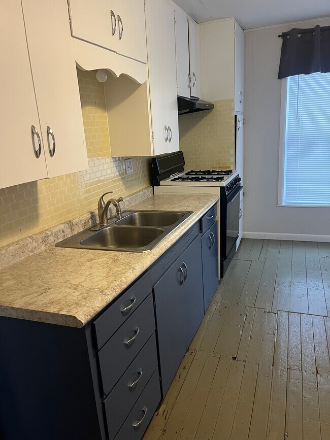 Building Photo - 1208 Chestnut Ave