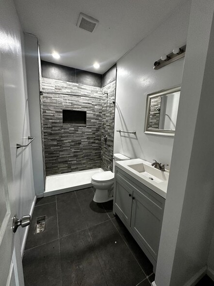 Building Photo - 432 S Highland Ave