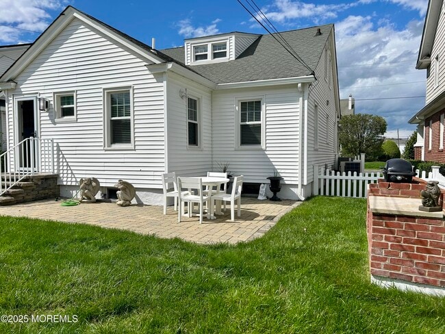 Building Photo - 303 Evergreen Ave