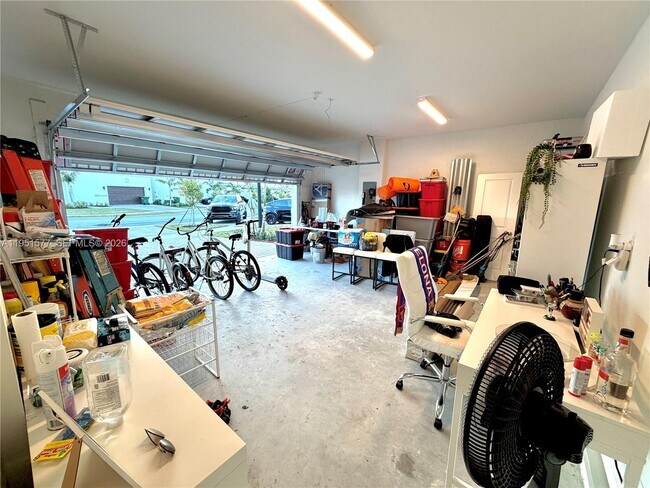 Building Photo - 2661 SE 24th Ct