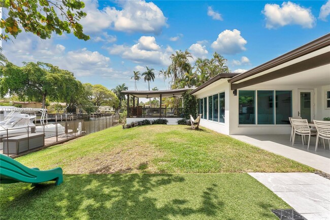 Building Photo - 4440 SW 28th Terrace