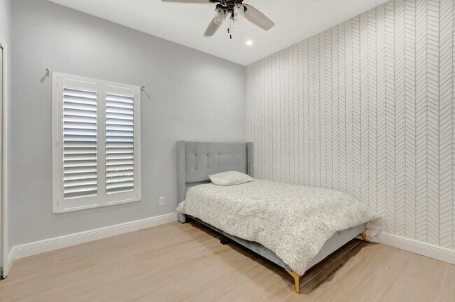 Building Photo - 1050 Delray Lakes Dr