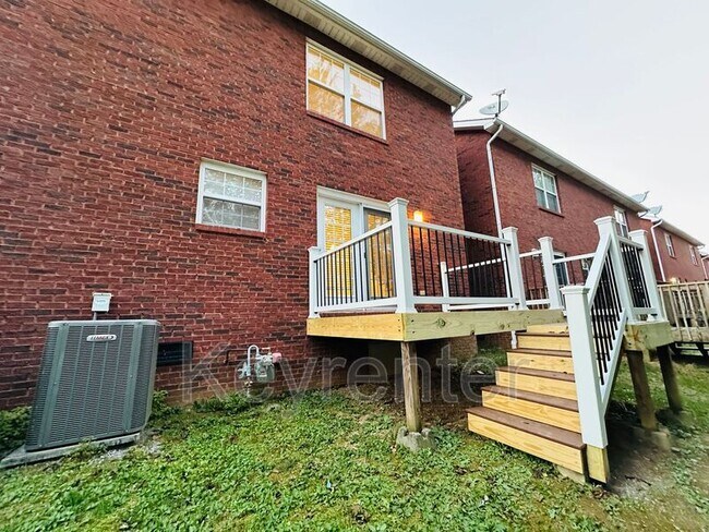 Building Photo - 846 Blue Spruce Way