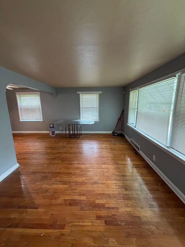 Building Photo - Welcome to this charming 3BD/1BA house in St Louis, MO