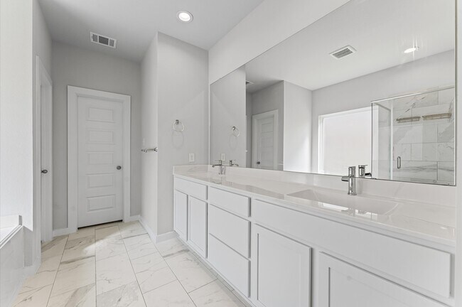 Building Photo - 1585 Sunrise Gables Dr