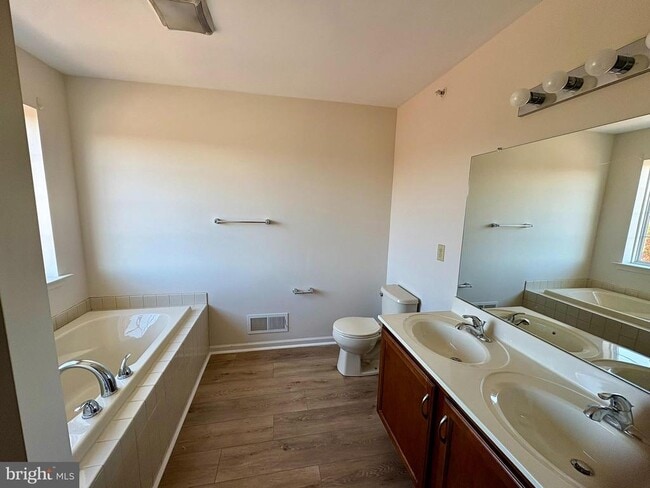 Building Photo - 2148 Danville Dr