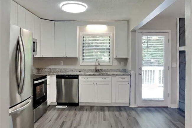 Building Photo - 1702 Hickory Grove Trail NW