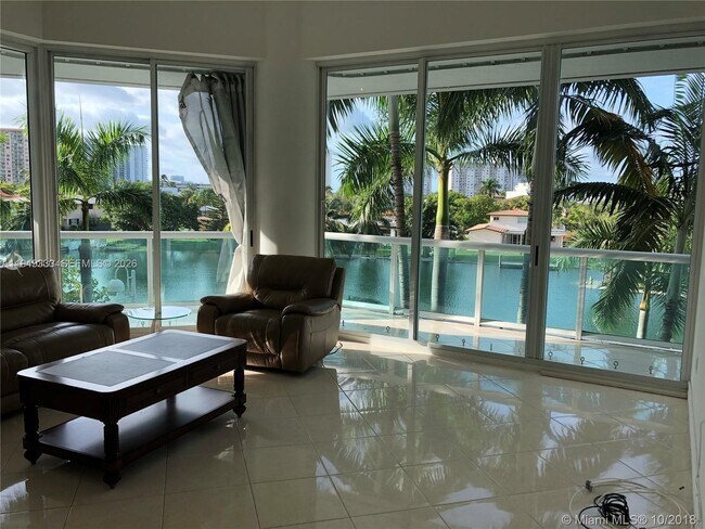 Building Photo - 16500 Collins Ave