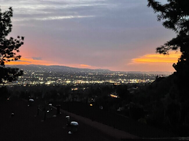 Building Photo - 1907 Maginn Dr