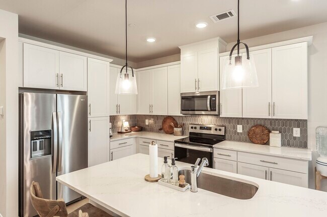 Building Photo - 204 Douglas Bend Rd