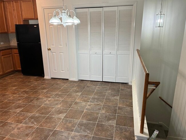 Building Photo - 9201 Brodie Ln