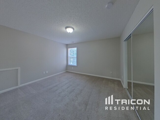 Building Photo - 4112 Everest Dr