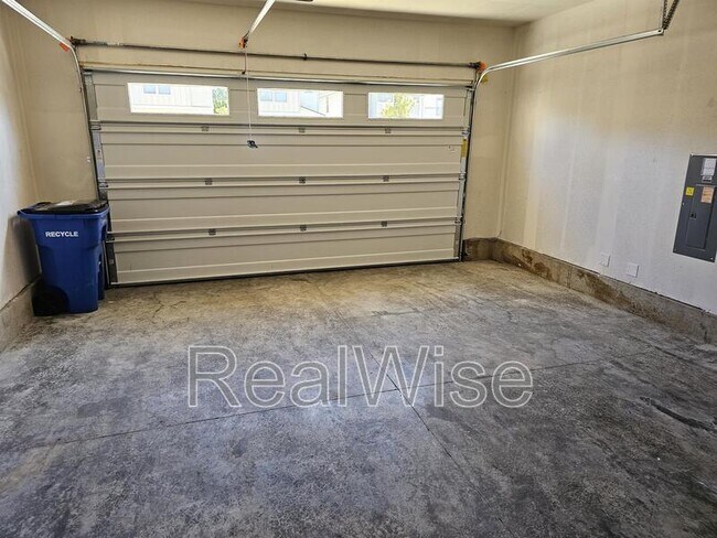 Building Photo - 5724 NE 58th Way