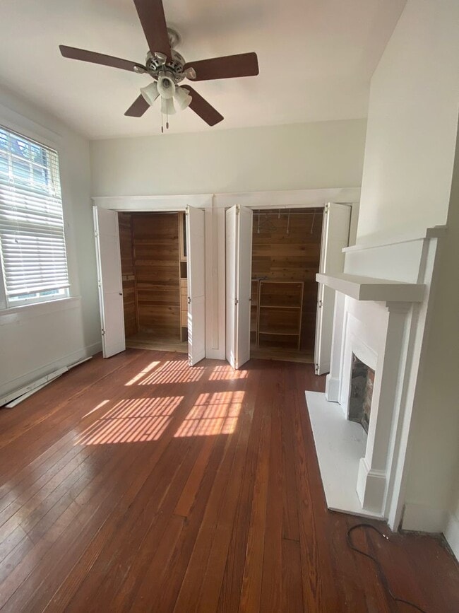 Building Photo - Renovated cottage in University area 2bed/2bath with all appliances, parking, and yard