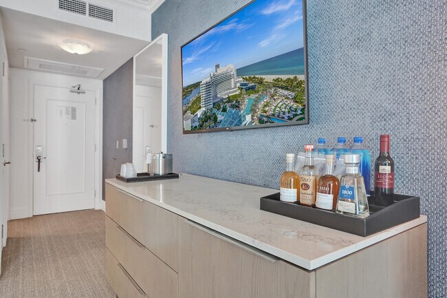 Building Photo - 4401 Collins Ave